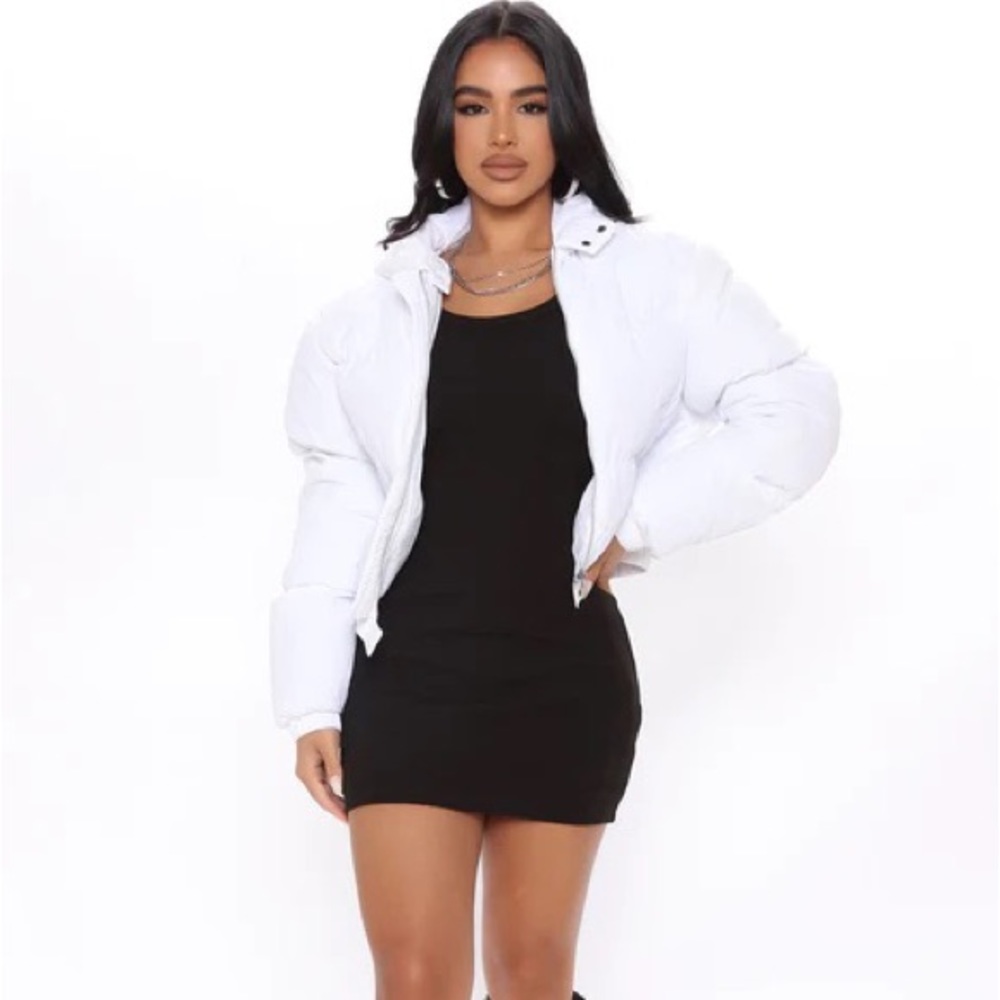 💕🥰❤️MAKE AN OFFER! CROPPED WHITE PUFFER JACKET❤️🥰💕 - Picture 3 of 4